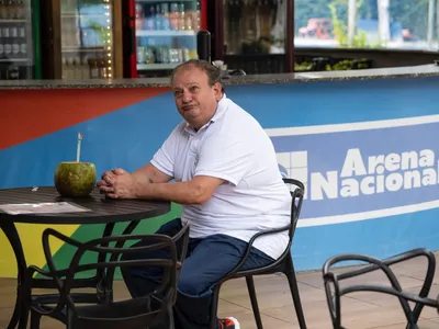 Empresário ameaça desistir do Pesadelo após esculacho de Jacquin: "Tô fora"