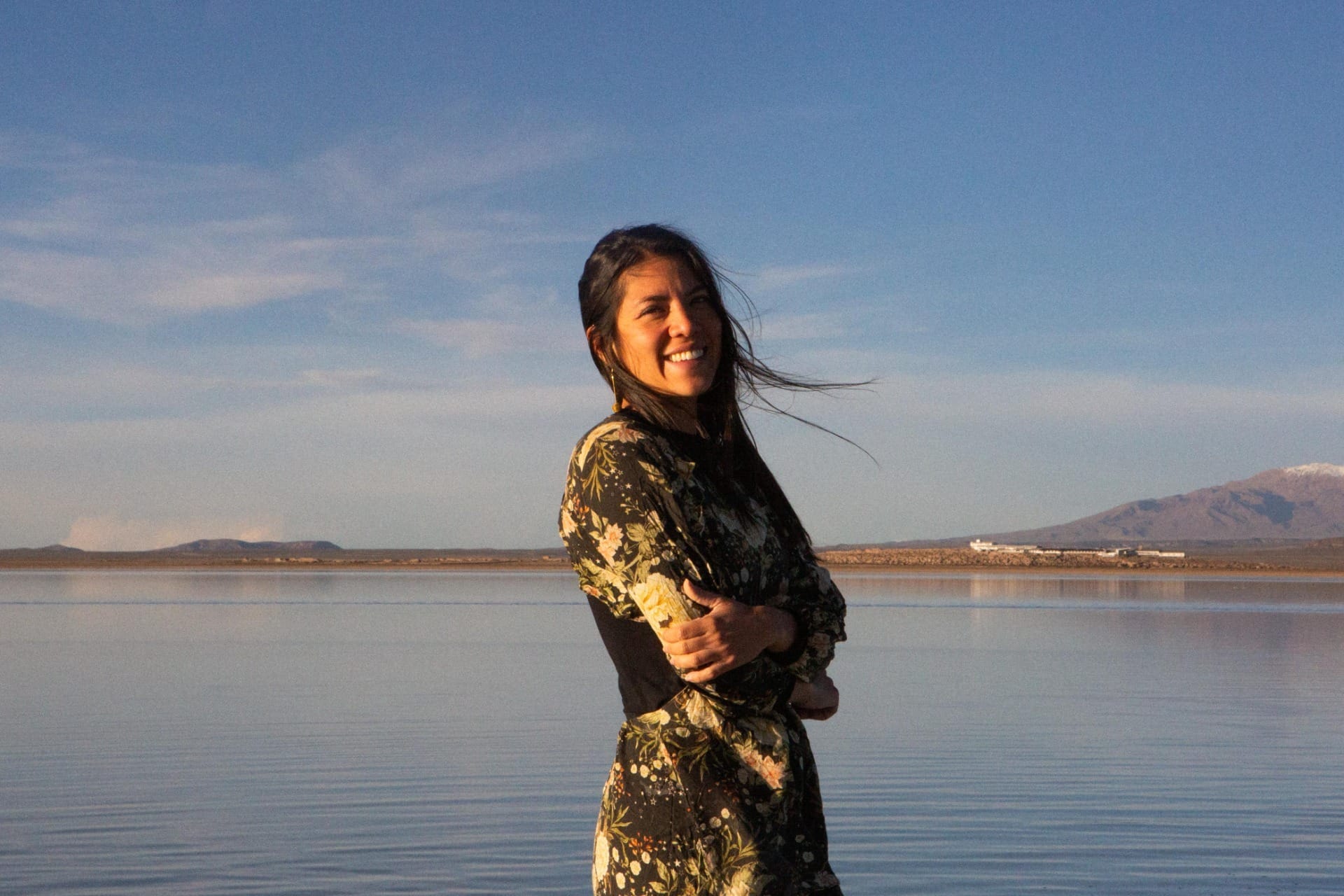 Vanessa Lourenço, a Van da van, durante parada em paisagem natural ao longo da travessia solo pelas Américas rumo ao Alasca. (Arquivo pessoal)