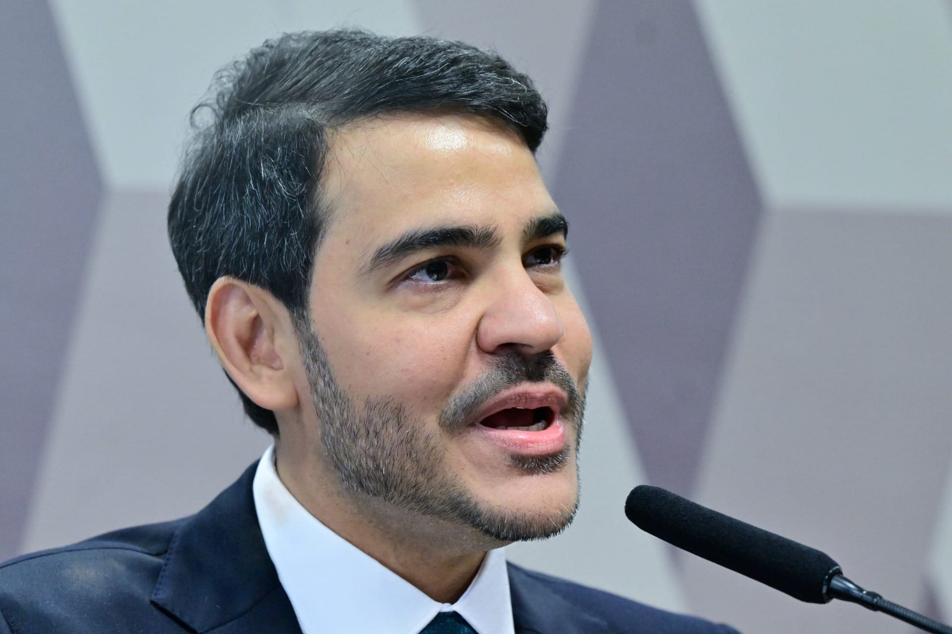 Messias diz em sabatina na CCJ do Senado que é 'totalmente contra o aborto'