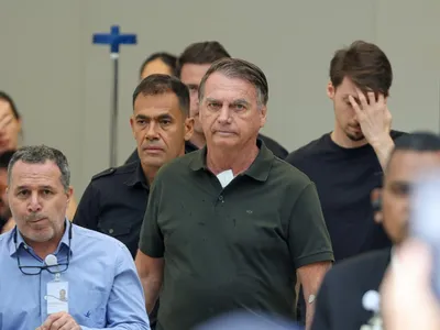 Moraes aciona PGR após polícia concluir inquérito sobre arma de Bolsonaro