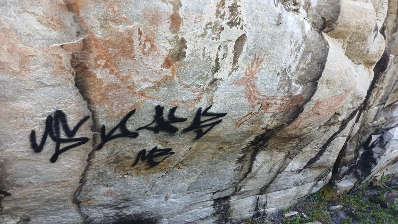 Pinturas rupestres são pichadas em Parque Nacional da Serra do Cipó em MG Crédito: Divulgação/Arquivo Pessoal
