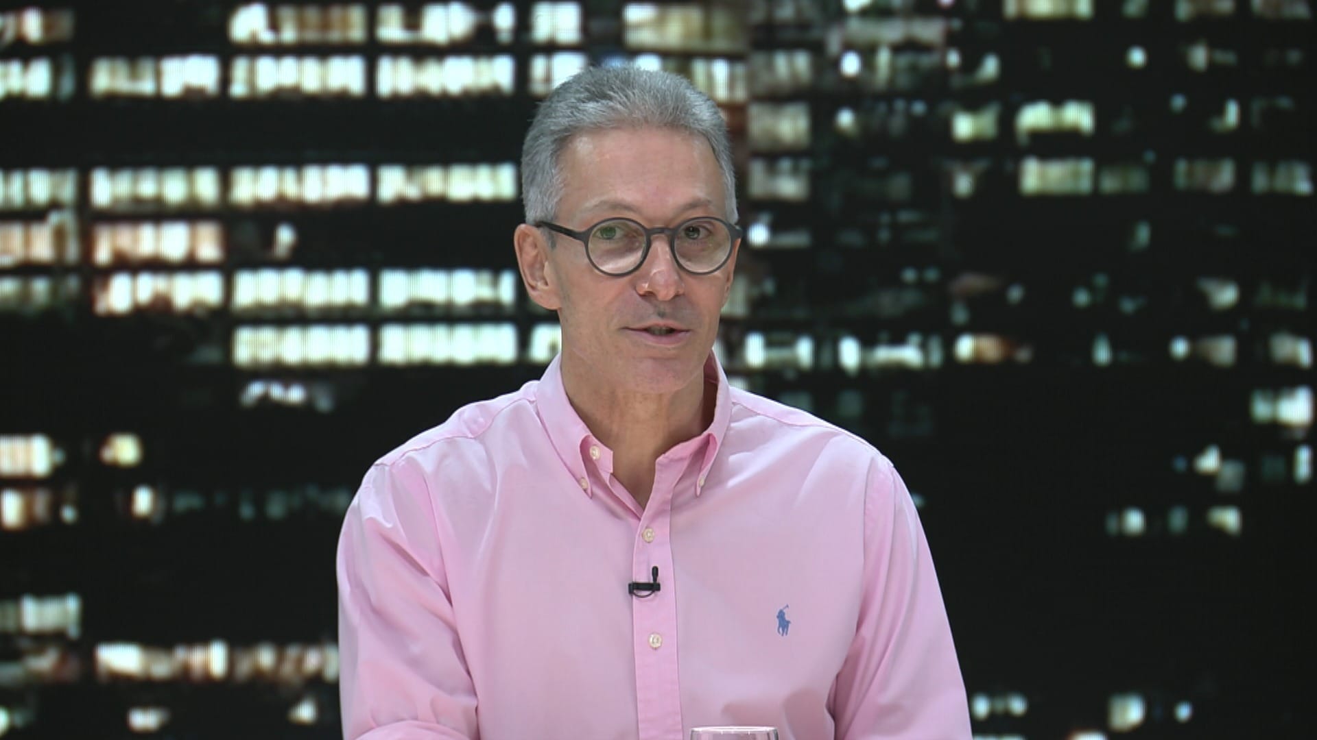 Romeu Zema: “Flávio Bolsonaro merece ser visto com reserva”