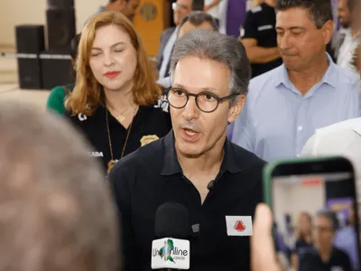 Zema diz que votar em Flávio é dar eleição de graça a Lula