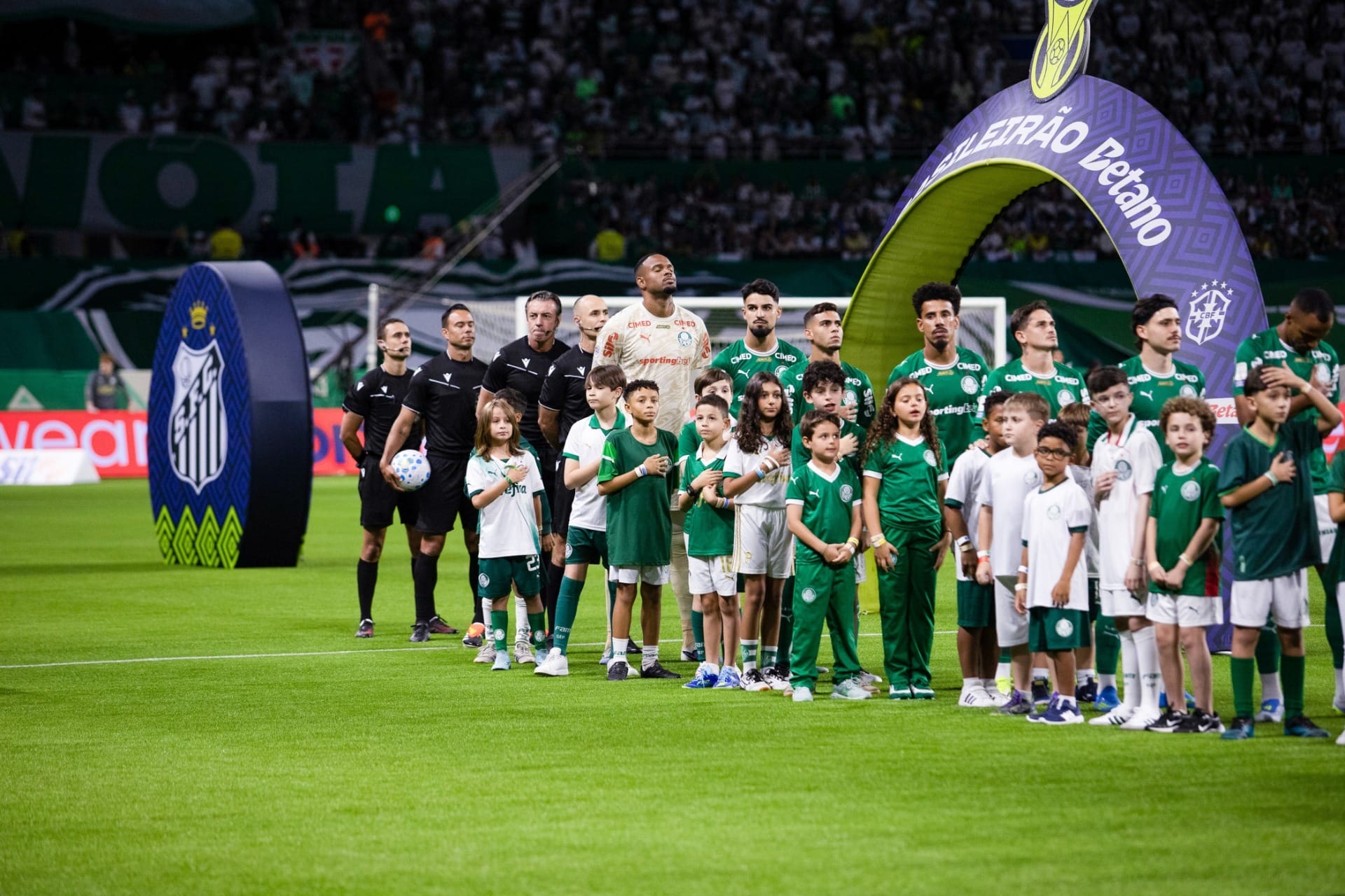 Brasileirão: Santos se atrasa, e Palmeiras entra em campo 'sem adversário'
