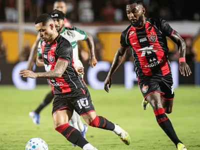 Vitória goleia o Coritiba no Barradão e salta na tabela do Brasileirão