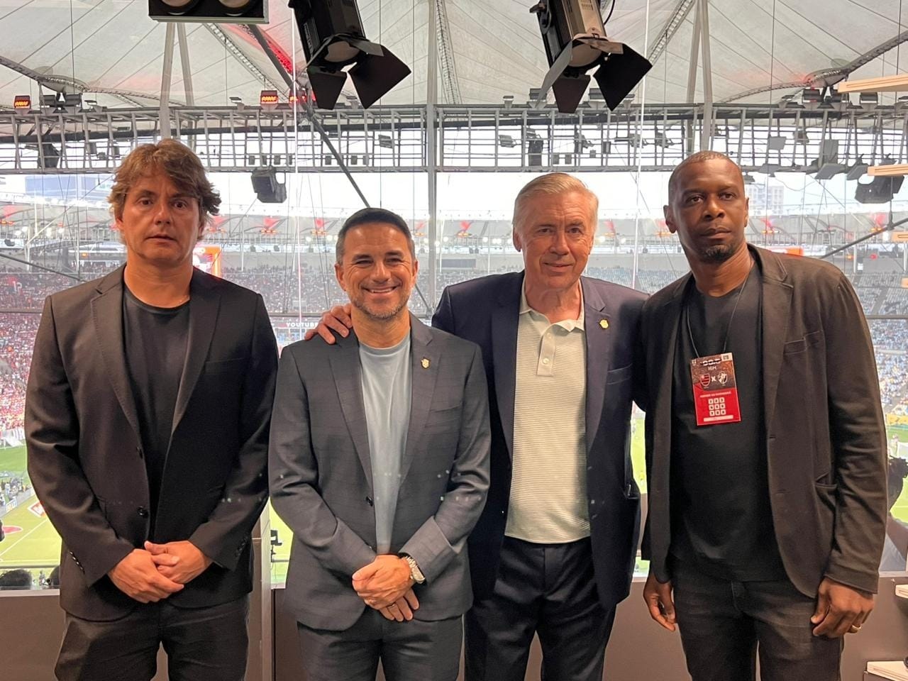 Carlo Ancelotti comparece ao Maracanã para assistir Flamengo x Vasco