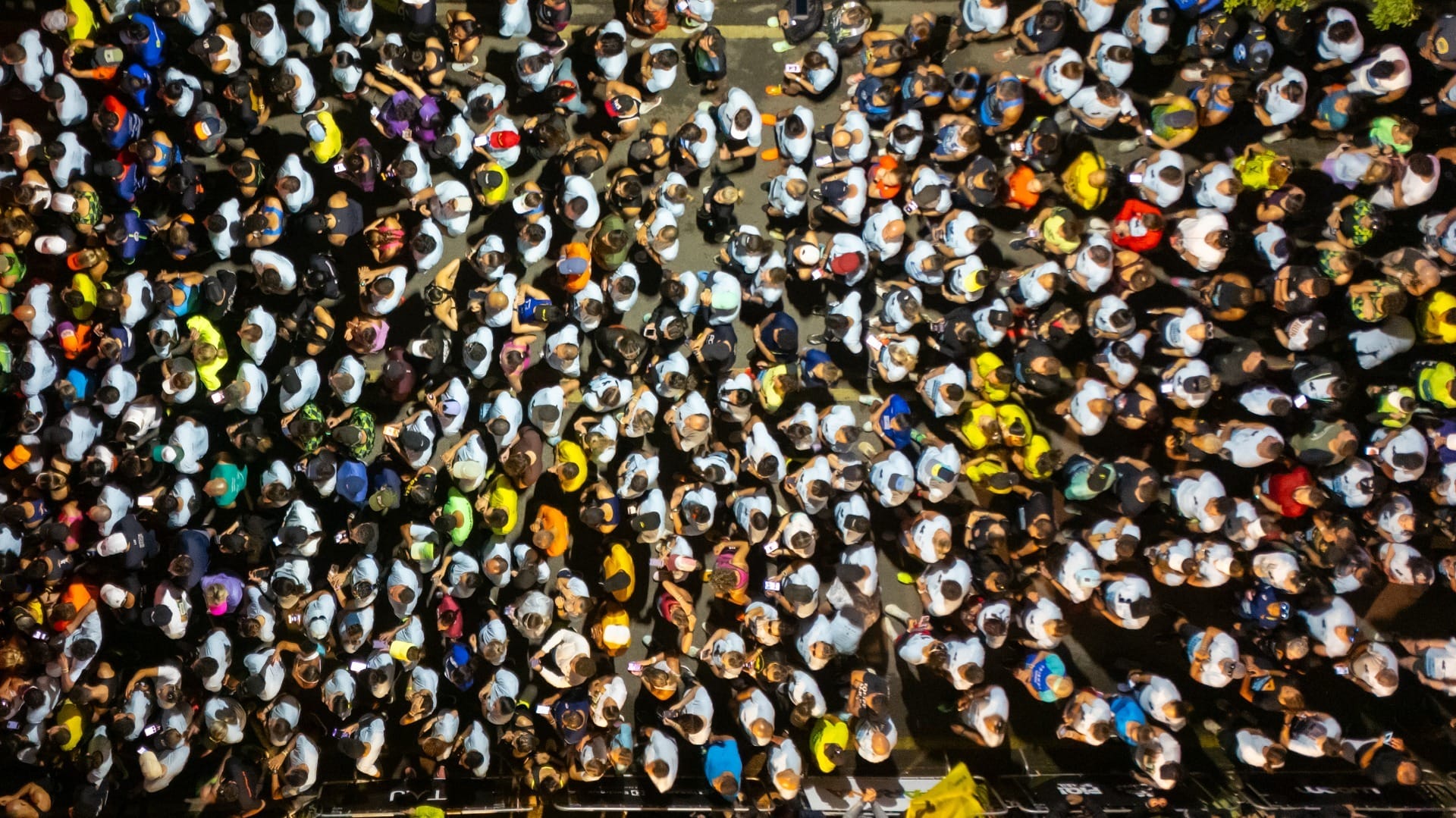 Corrida que terminou com as provas de 10 km e a maratona (42 km) atraiu cerca de 20 mil atletas ao longo dos dois dias de competição. A recém-inaugurada Ponte de Guaratuba voltou a ser o grande atrativo no trajeto dos corredores neste domingo (3).