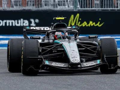 Kimi Antonelli segura Lando Norris e vence o GP de Miami; Bortoleto é 12º