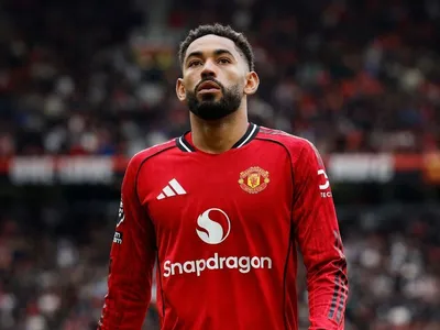 Manchester United vence o Liverpool e garante vaga na Champions League