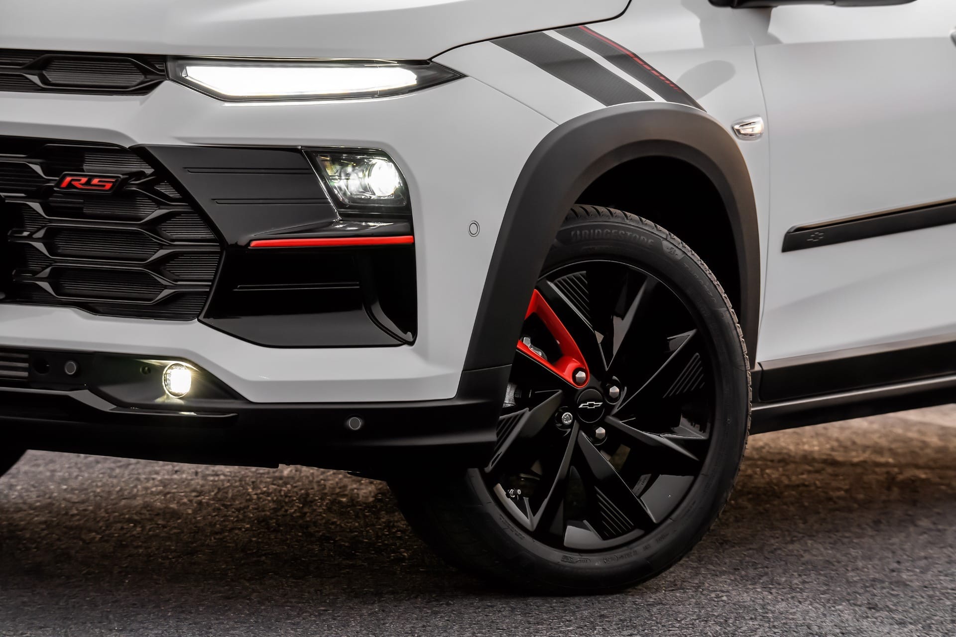 SUV compacto aposta em visual esportivo e rodas com novo desenho
