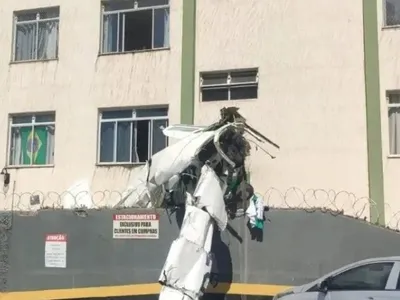 FAB retoma perícia em local de queda de avião que deixou três mortos em BH