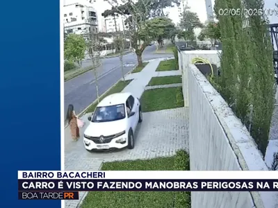 Carro invade calçadas e assusta moradores em Curitiba