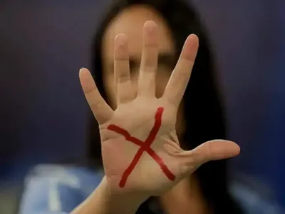 Filhos de vítimas de feminicídio passam a ter direito a pensão INSS