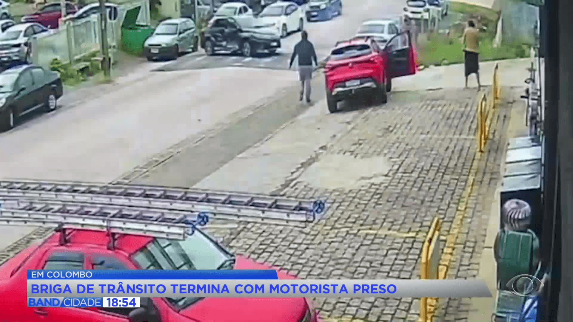 Motorista paga fiança após briga por risco em carro em Colombo
