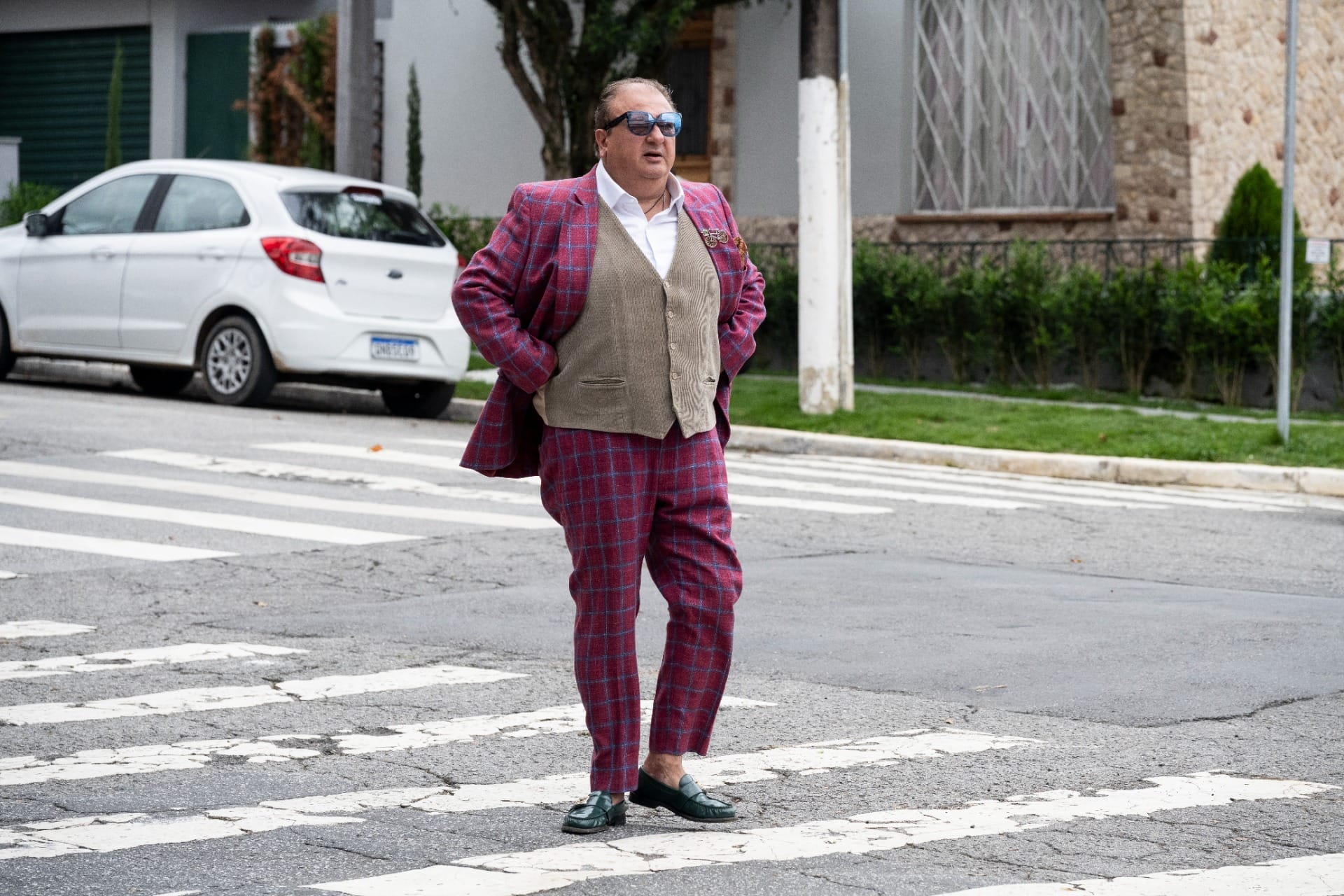 Jacquin se choca com pombos invadindo o Bar do César: “É um rato que voa”