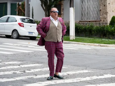 Jacquin se choca com pombos invadindo o Bar do César: “É um rato que voa”