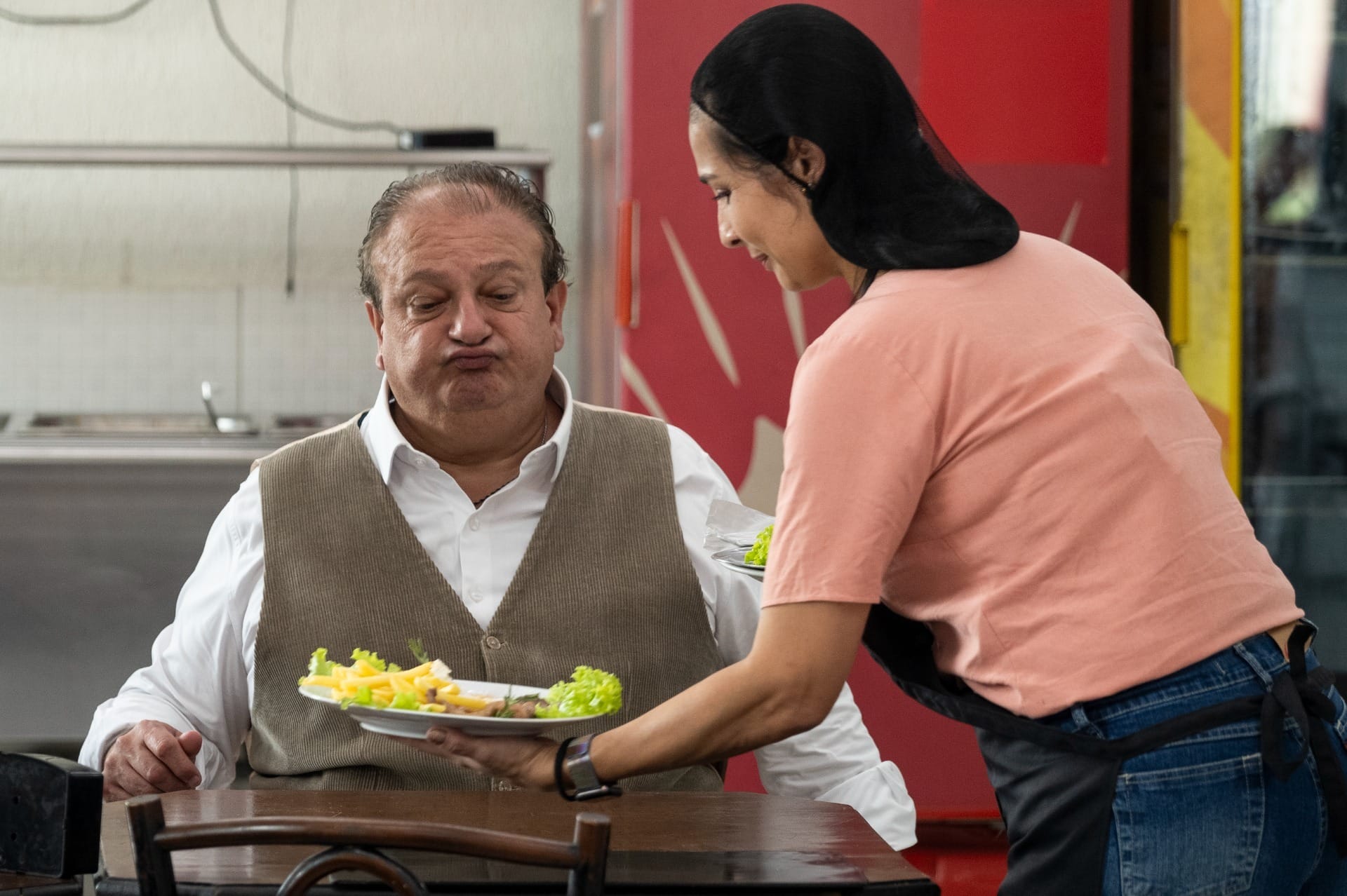 Jacquin encontra cenário de abandono no Bar do César: “Ninguém cuida”