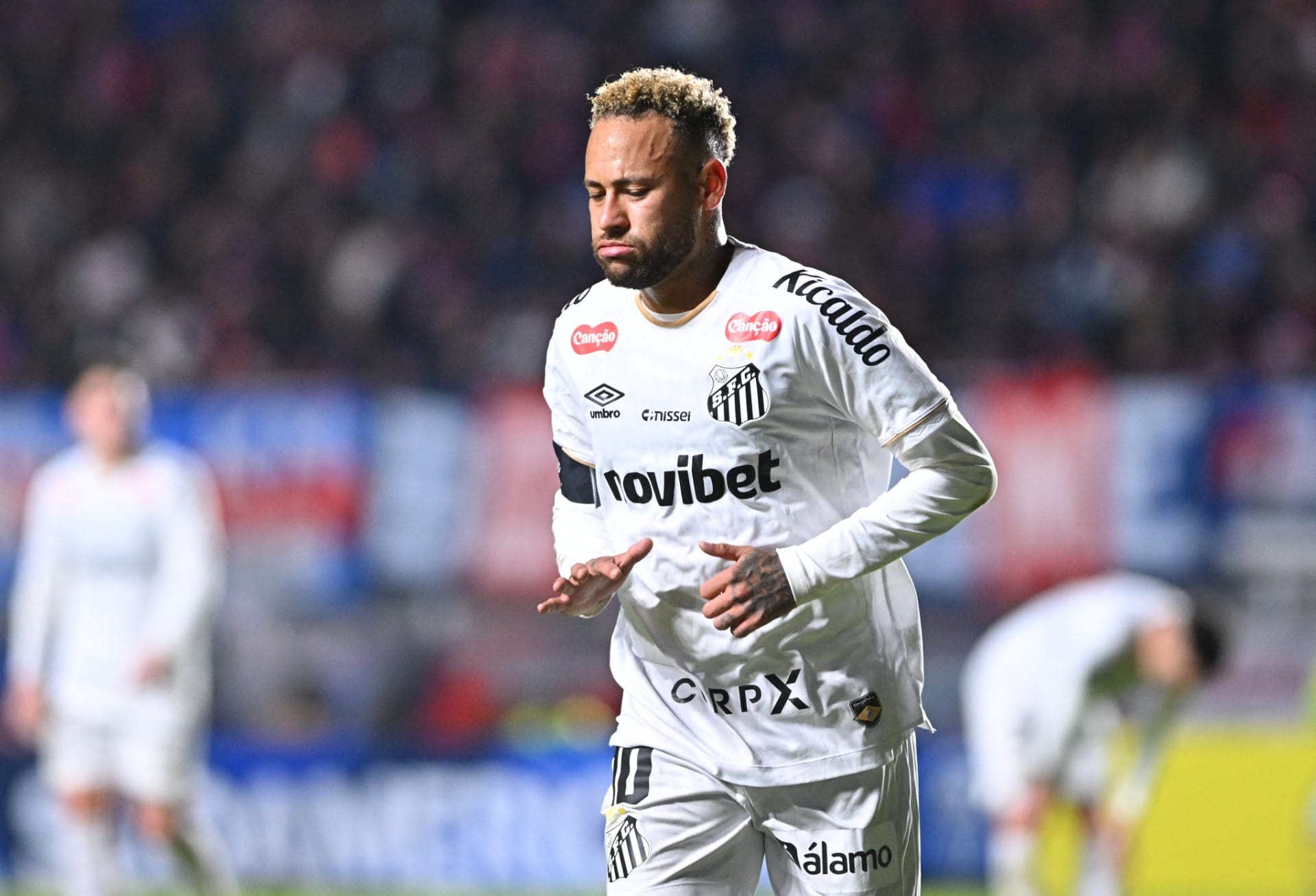 Velloso detona Neymar por briga com Robinho Jr no Santos: "Covardia"