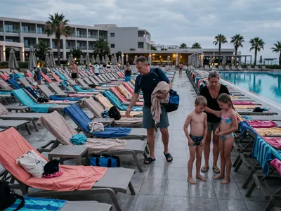 Turista ganha reembolso por falta de cadeira à beira da piscina em hotel