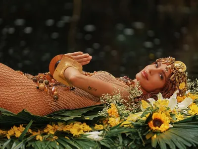 Anitta faz 'oferenda sonora' para Oxum em quarto ato de 'EQUILIBRIVM'