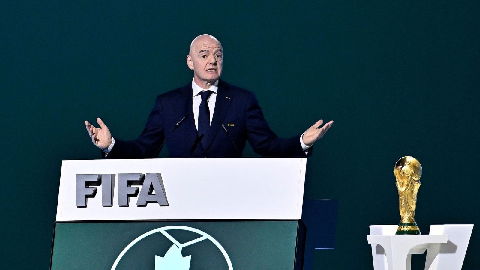 Após boicote da UEFA, Concacaf rejeita oferta da FIFA de vender a Copa - QTU Questões do Universo