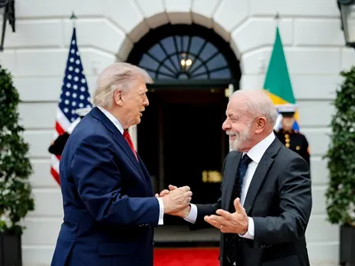 Trump elogia Lula após reunião e Brasil ganha prazo sobre tarifas