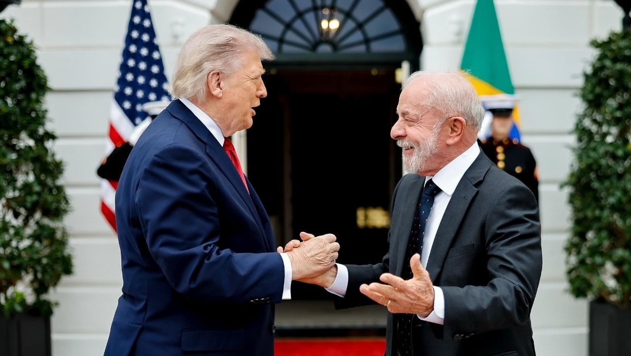 Lula e Trump discutem tarifas e terras raras em reunião na Casa Branca