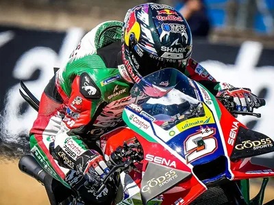 Johann Zarco faz a festa e lidera treinos na França; Diogo Moreira é 19º