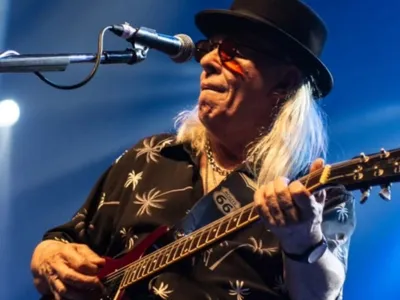 Morre Luiz Carlini, um dos fundadores da banda Tutti Frutti, com Rita Lee