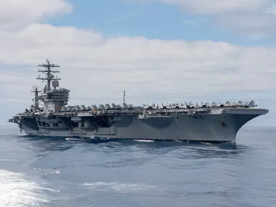 Porta-aviões nuclear dos EUA chega ao RJ para exercício naval com 11 países
