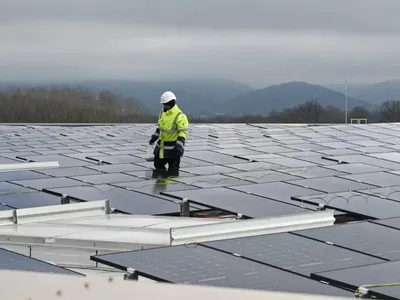 O risco por trás dos painéis solares chineses que alarma a Europa
