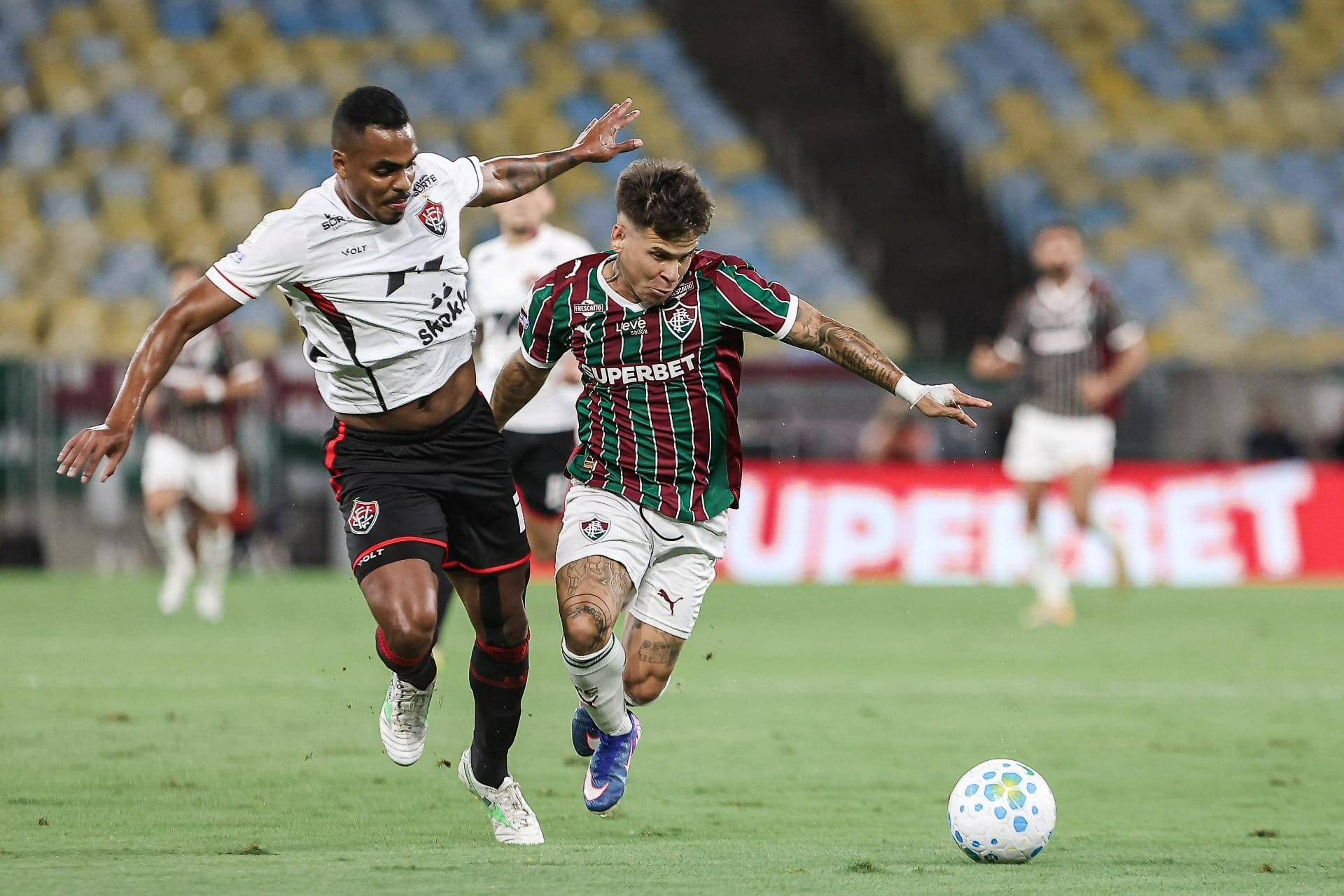 Fluminense empate com Vitória nos acréscimos, mas torcida xinga Zubeldía