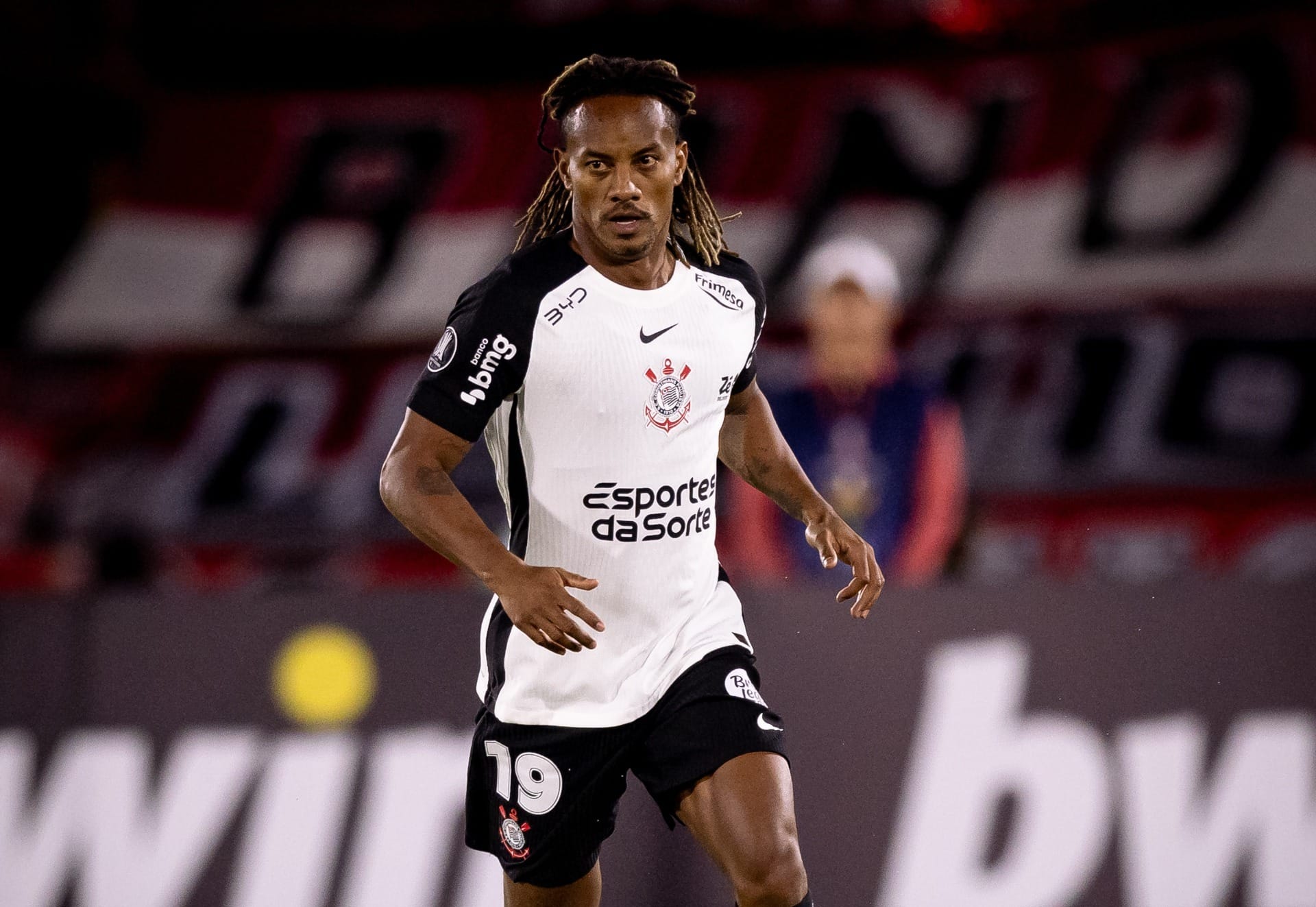 SAÍDAS EM JOGO! Corinthians se movimenta, analisa renovações e tem duas prioridades