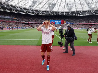 Arsenal leva susto, mas bate West Ham e mantém vantagem na liderança