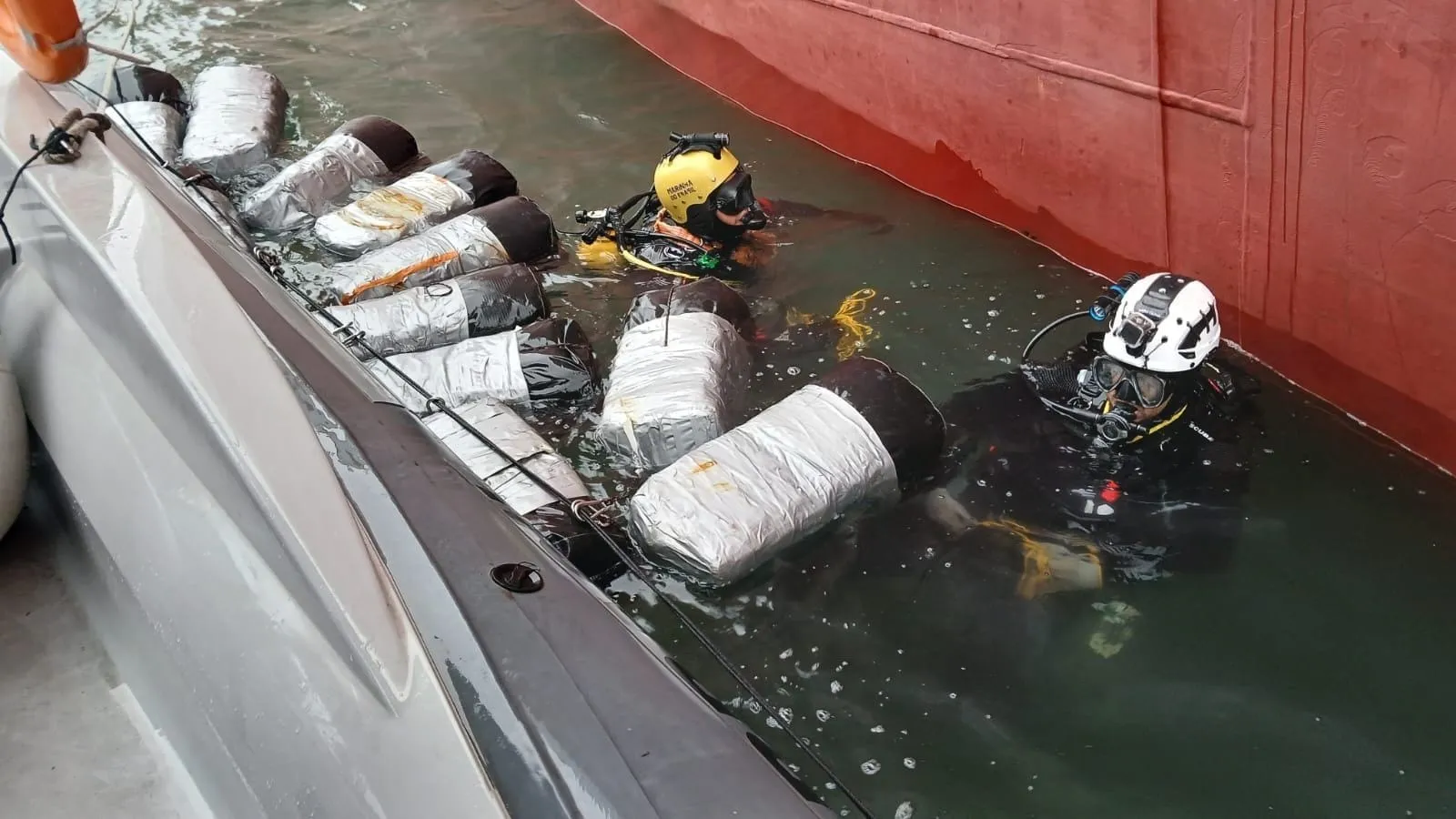 Mergulhadores da PF em operação