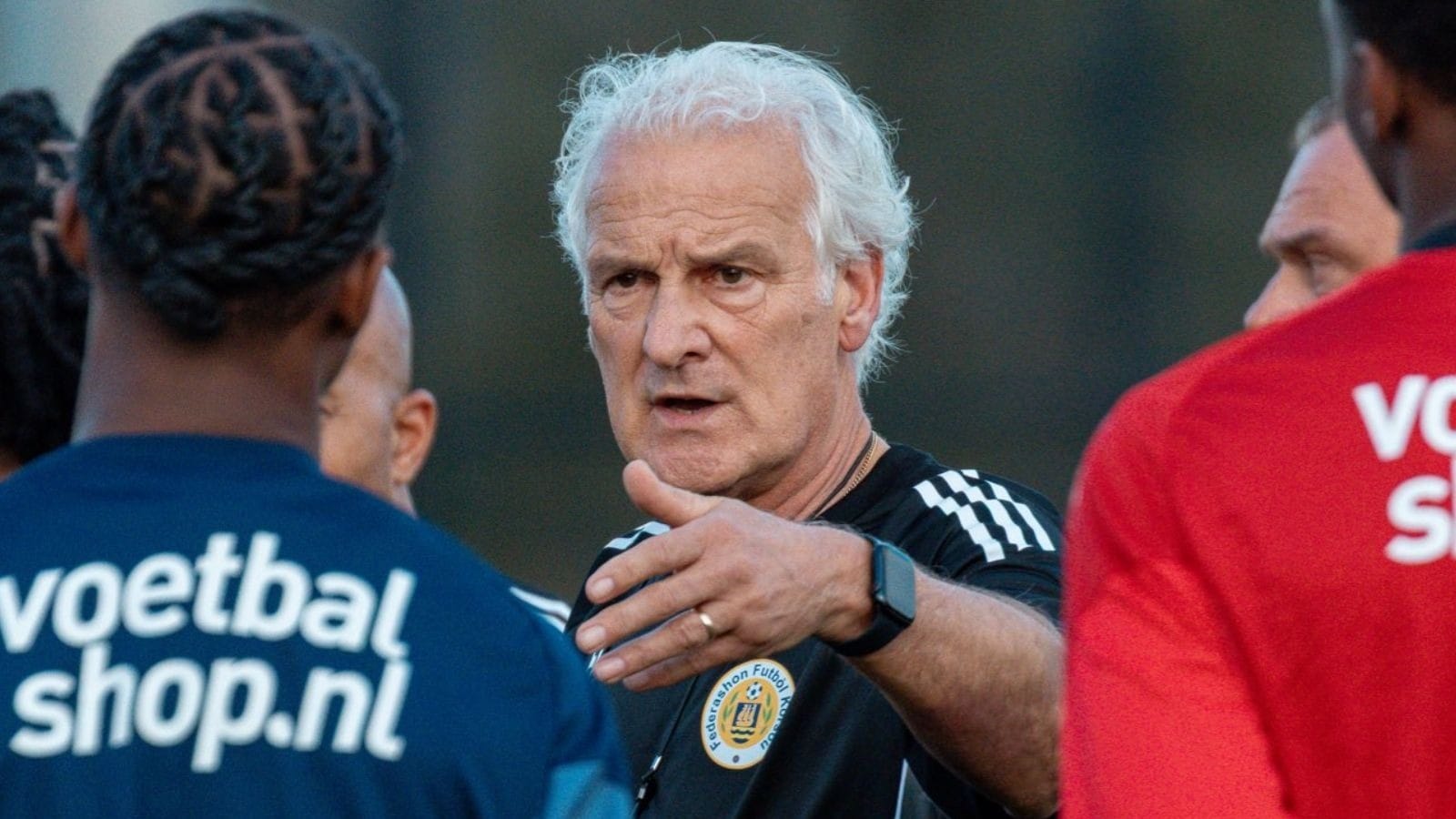 Técnico de seleção estreante pede demissão a um mês da Copa do Mundo