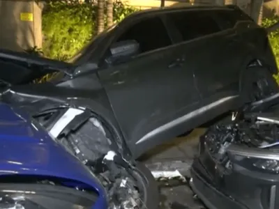 Motorista de Porsche embriagado bate em carros estacionados em SP