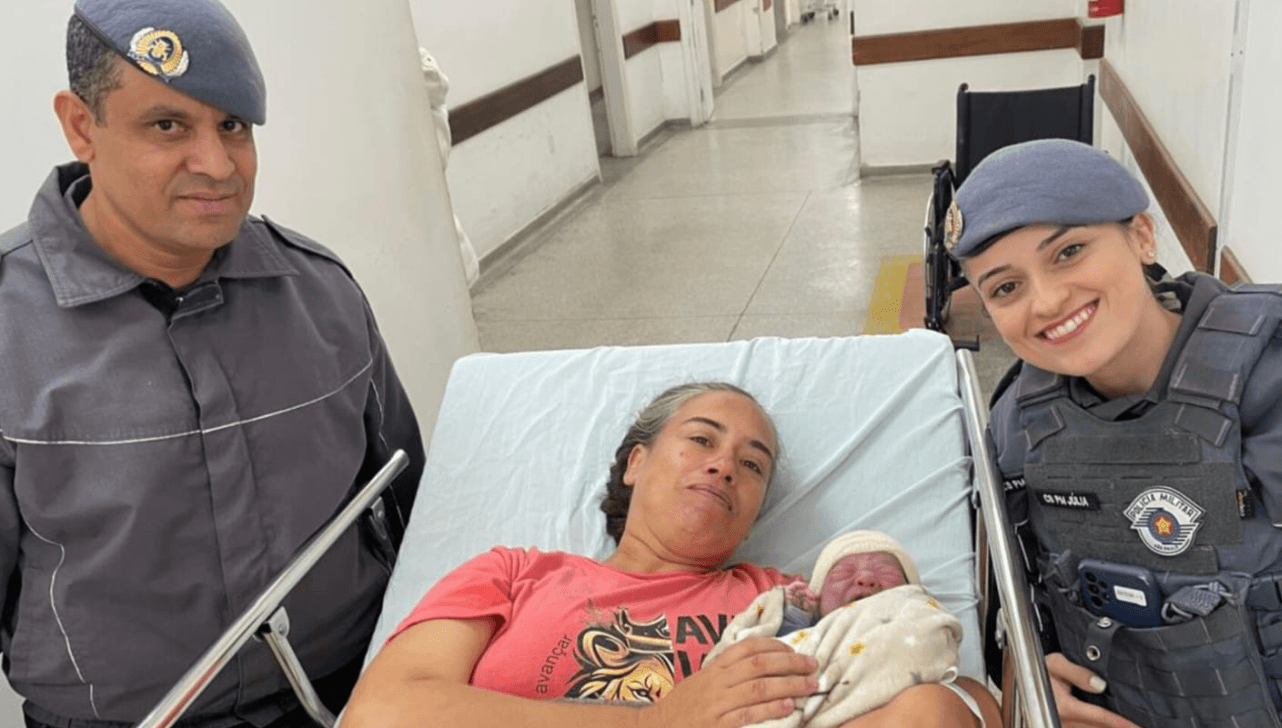 Policiais militares ajudam mulher em trabalho de parto em Tatuí