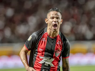 Com golaço, Vitória elimina Flamengo e vai para oitavas da Copa do Brasil