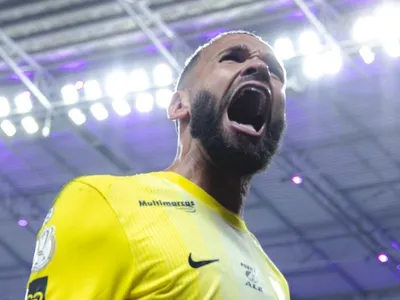 Atlético-MG arranca vaga às oitavas contra o Ceará com show de Éverson