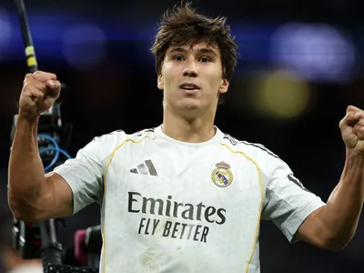 Real Madrid vence o rebaixado Oviedo em jogo marcado por protestos