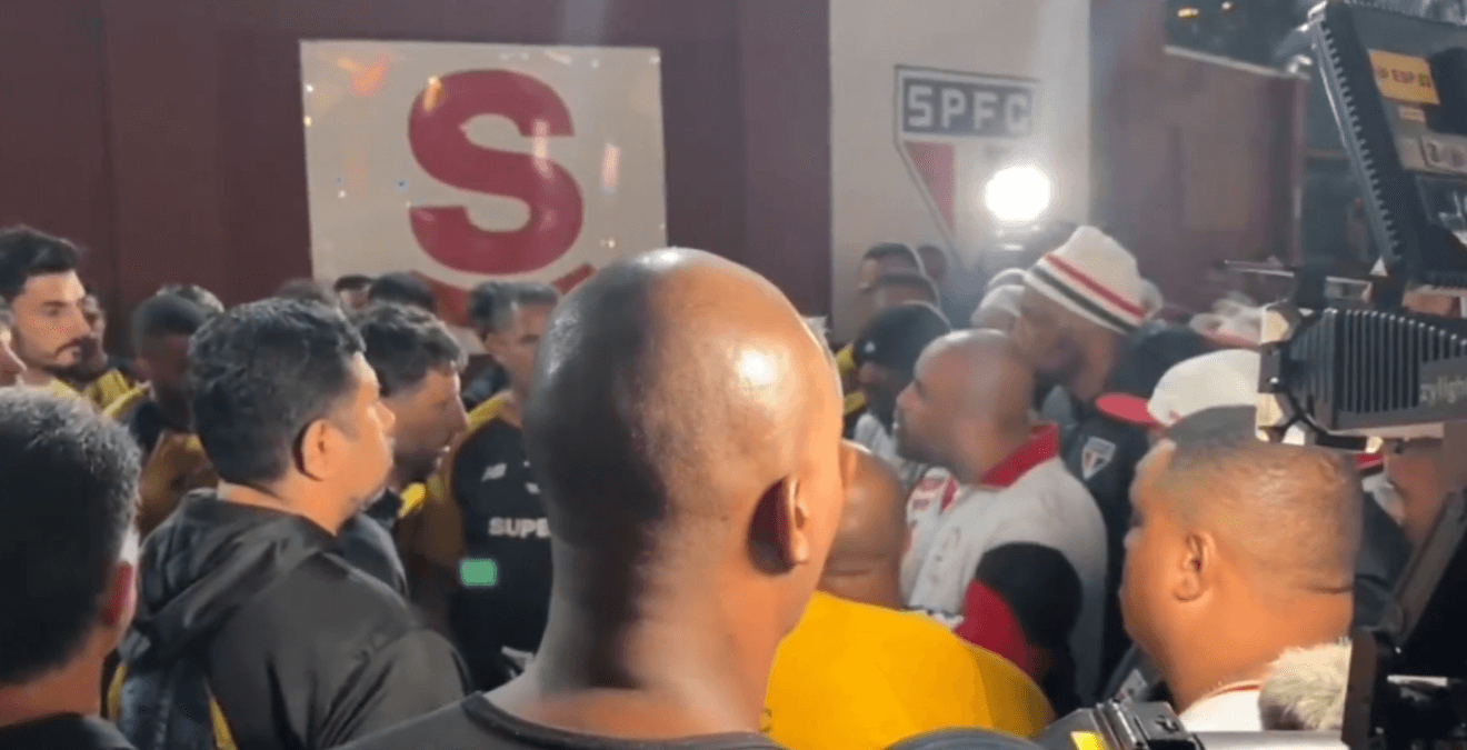 Organizada do São Paulo protesta no CT e pede saída de Rui Costa