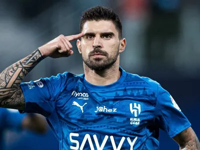 Al Hilal bate Neom e adia disputa do título com Al Nassr para última rodada