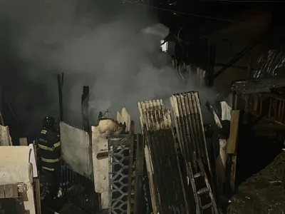 Incêndio destrói residência em Caraguatatuba
