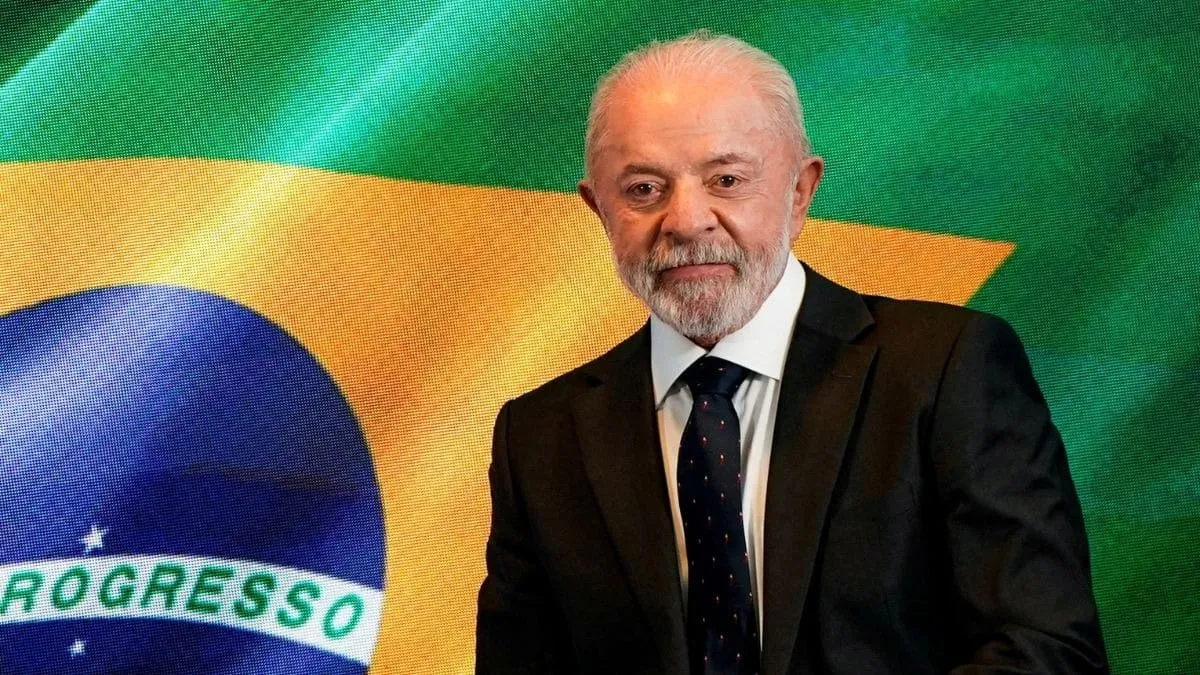 6x1: Lula critica aliado de Flávio Bolsonaro por atuar contra avanço da PEC