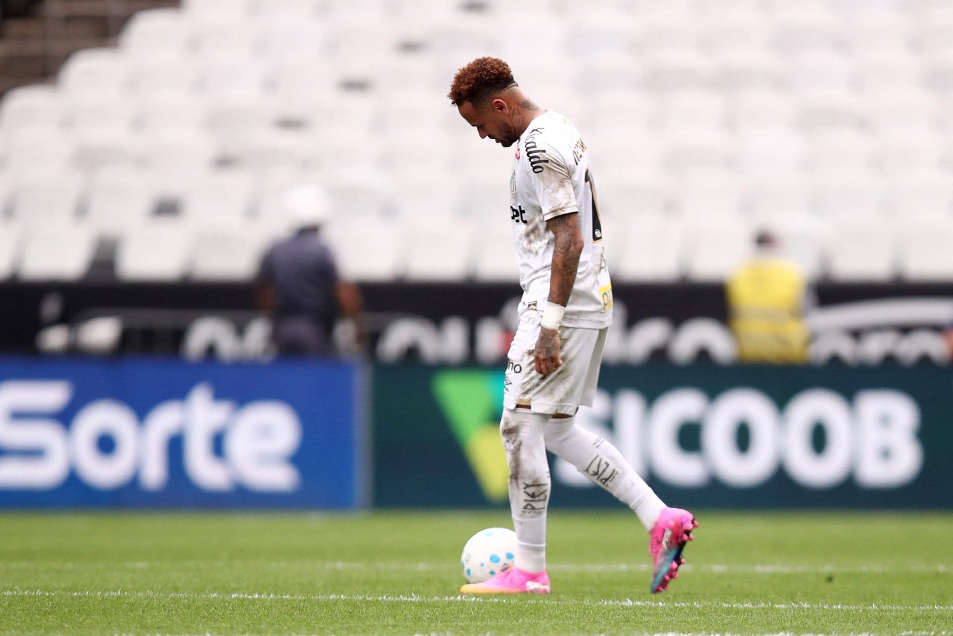 Neymar em campo em Santos x Coritiba. Foto: Jean Carniel/Reuters