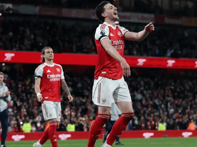 Arsenal vence o Burnley e se aproxima do título da Premier League