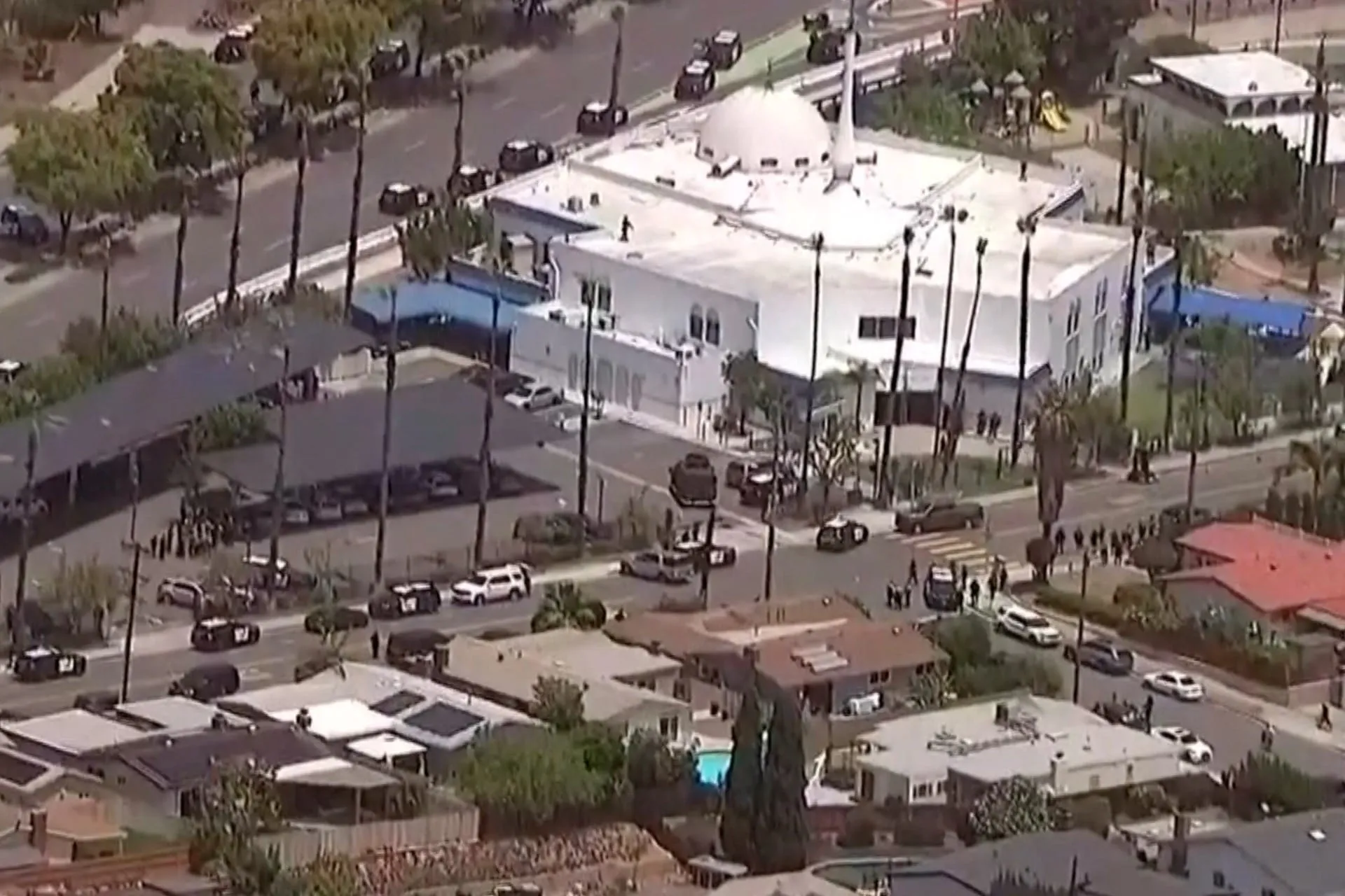 Maior mesquita de San Diego sofre ataque a tiros deixando três mortos