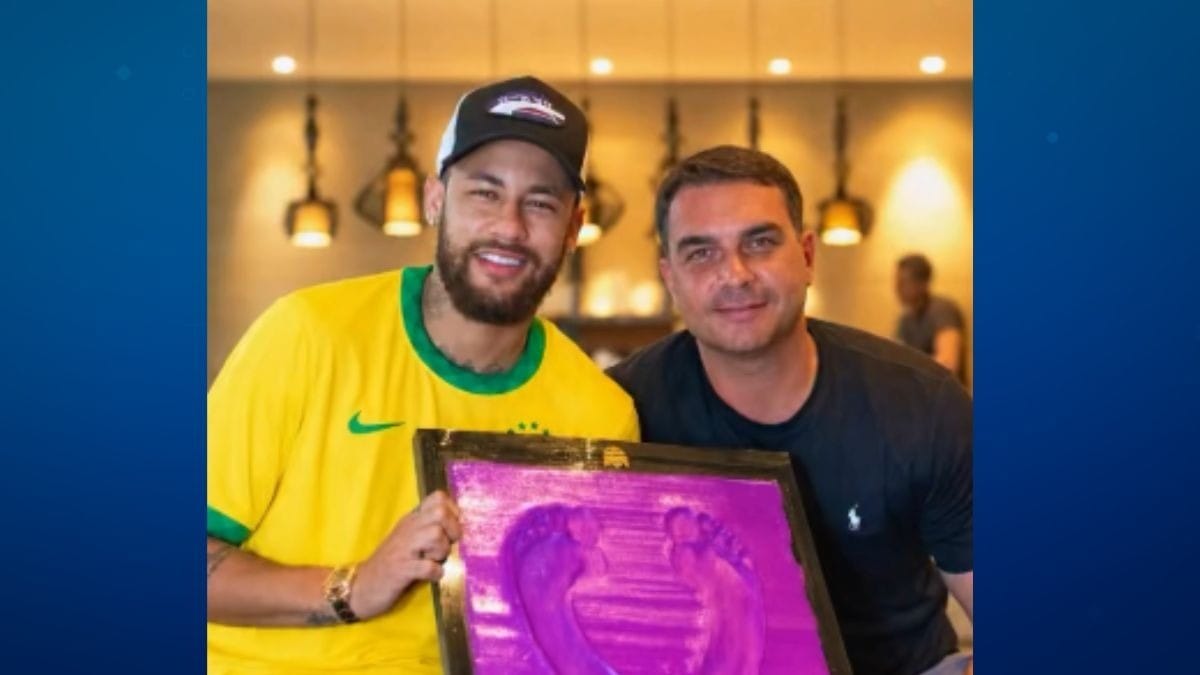 PL tenta associar imagem de Flávio Bolsonaro à de Neymar após convocação