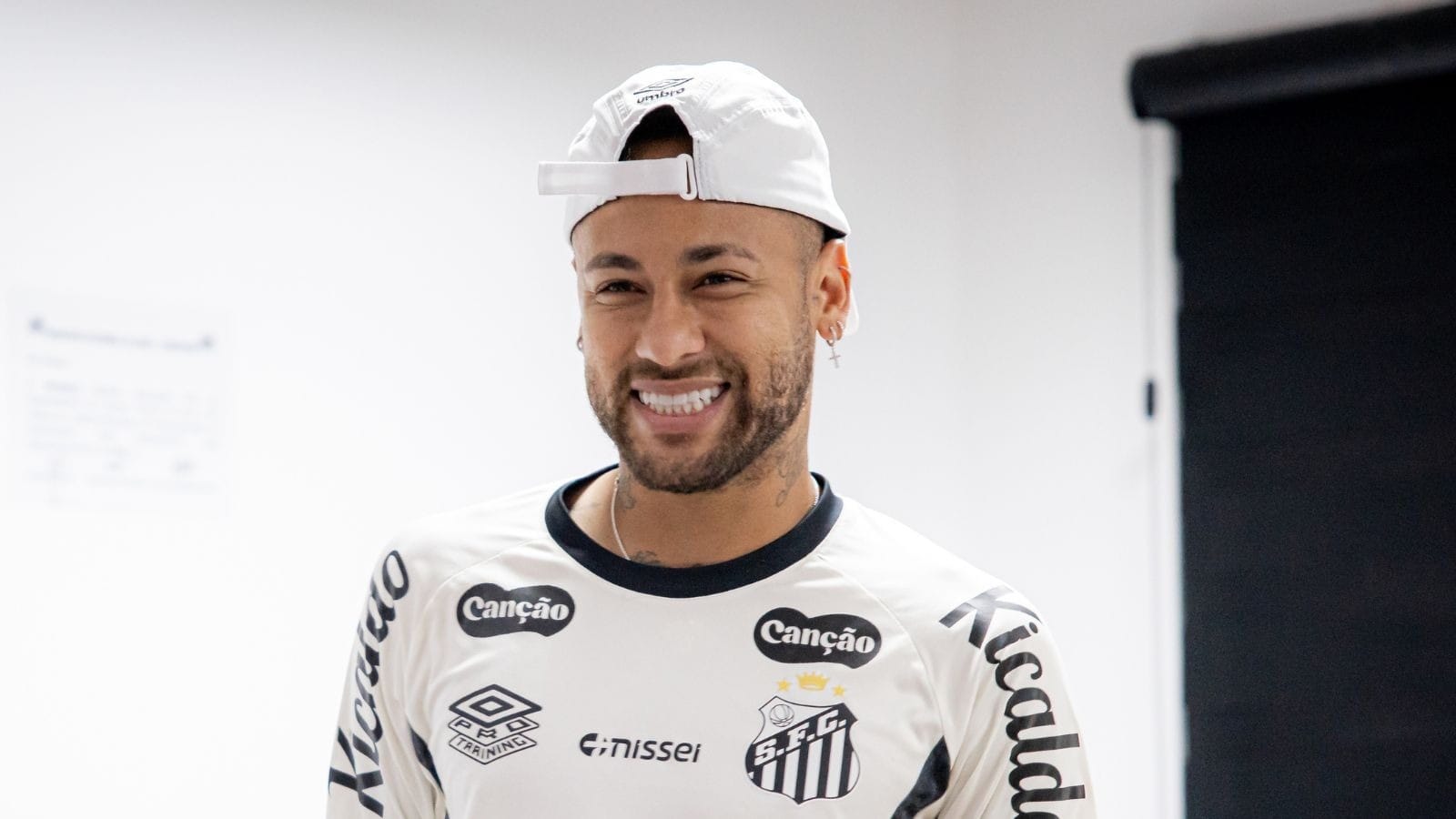 Santos confirma volta de Neymar em reapresentação após Copa do Mundo